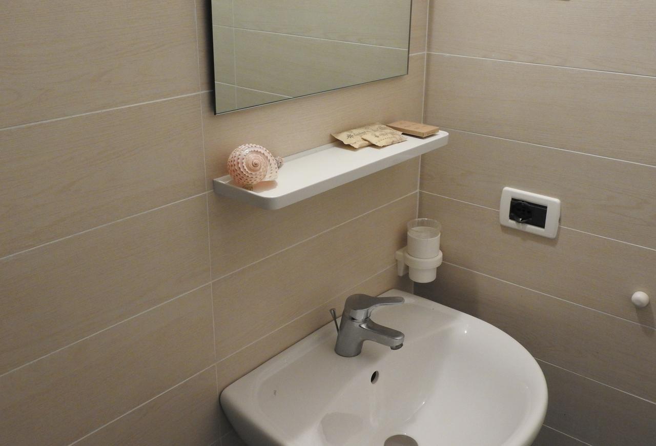 Hotel Haarlem Rimini Esterno foto
