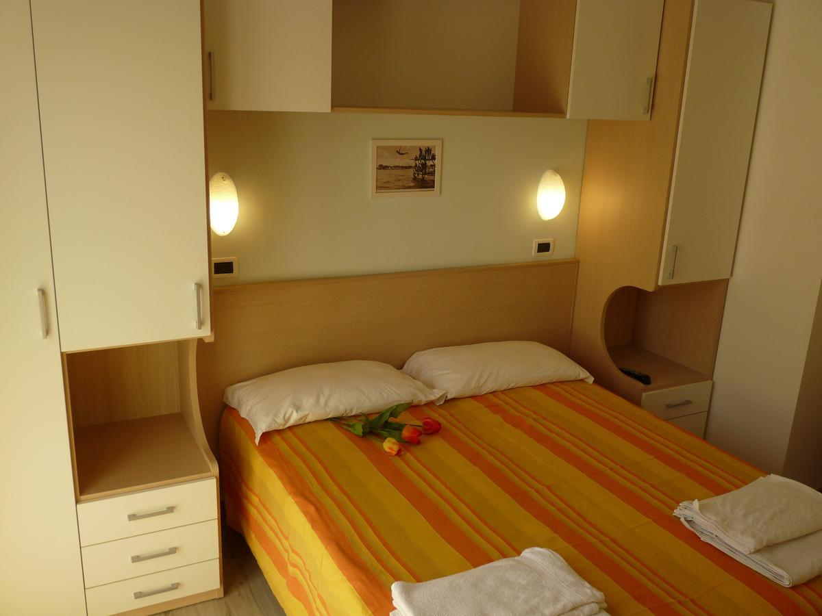 Hotel Haarlem Rimini Esterno foto